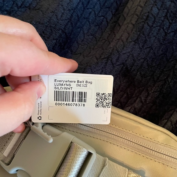 Lululemon Everywhere Belt Bag- Silver/White - Picture 6 of 8